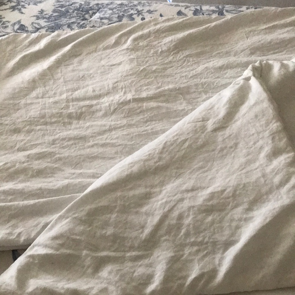 Kohl's Elegant White Pillow Cases Set Of 2 SUPER SOFT Final Sale